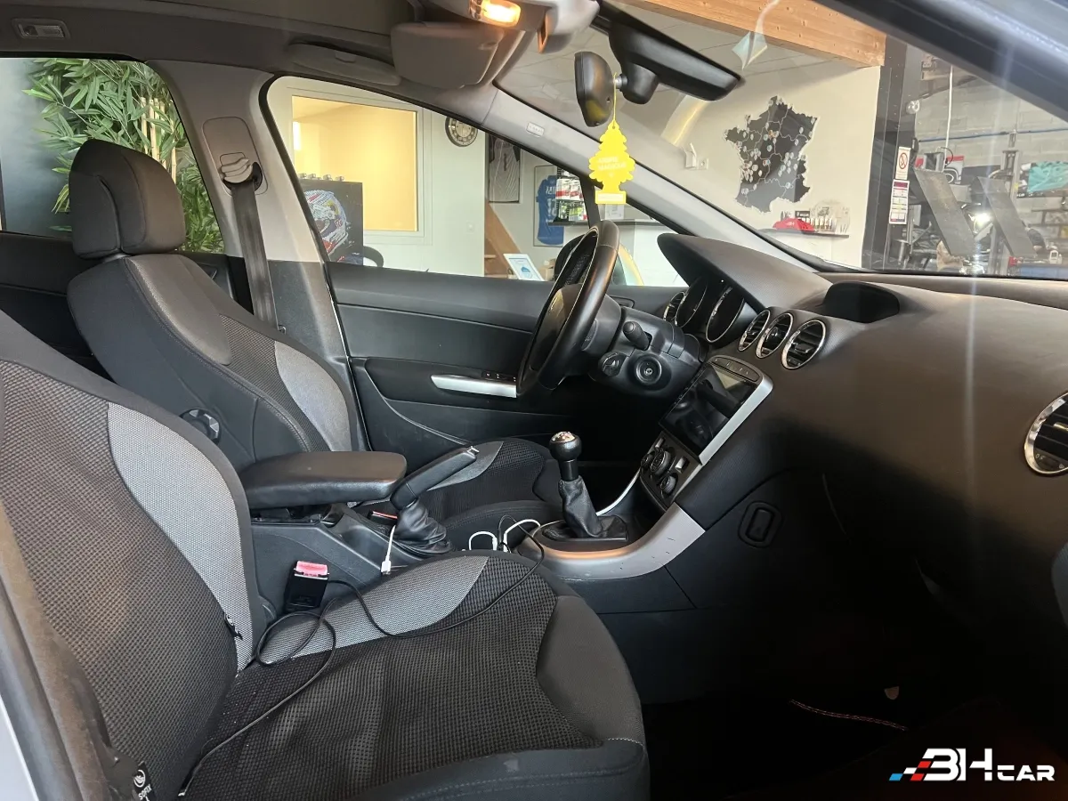 Peugeot 308 - photo 16