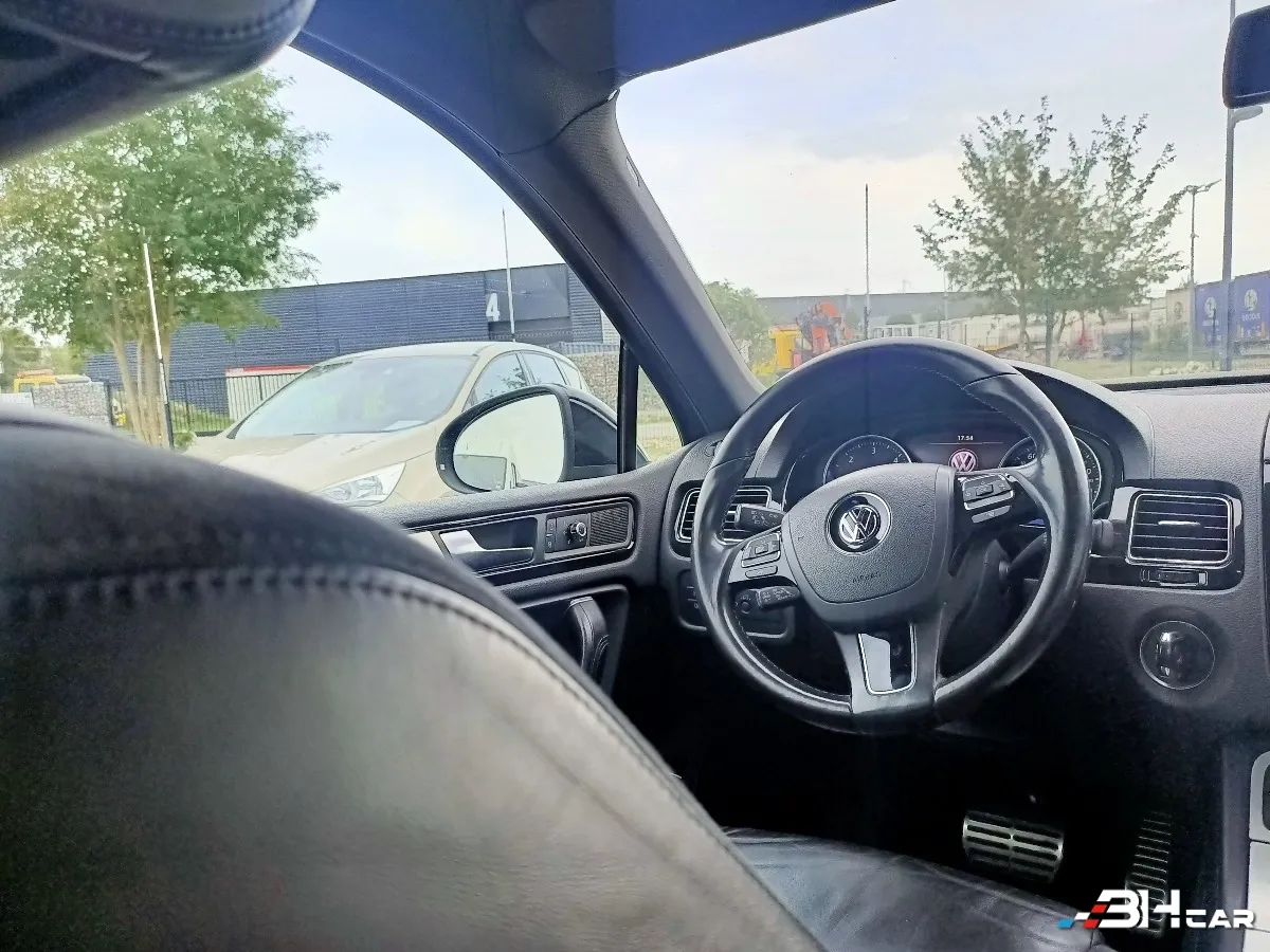 Volkswagen Touareg - photo 12