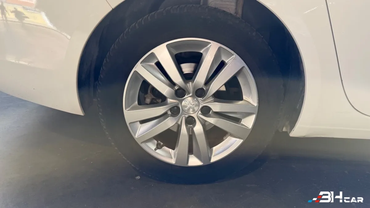 Peugeot 308 - photo 13