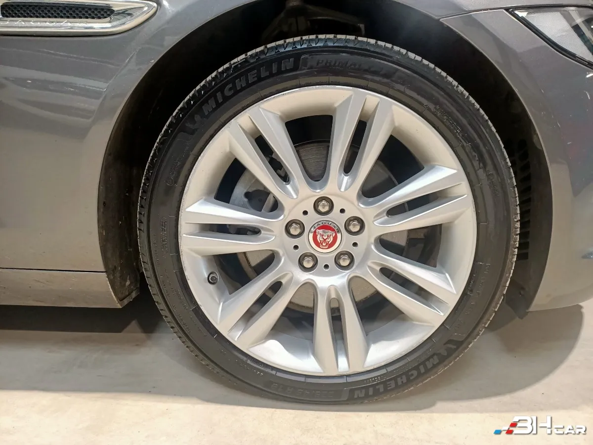 Jaguar Xe - photo 27