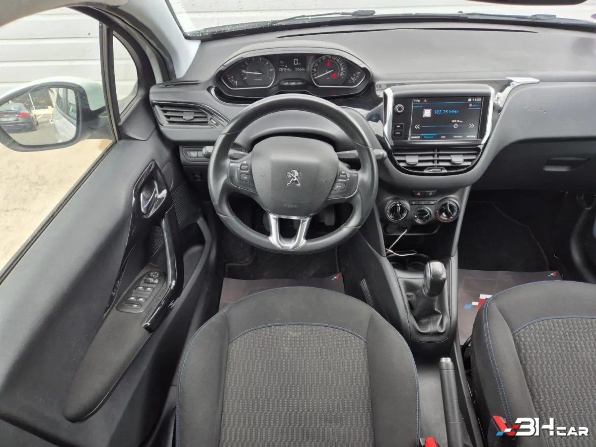Peugeot 208 - photo 18