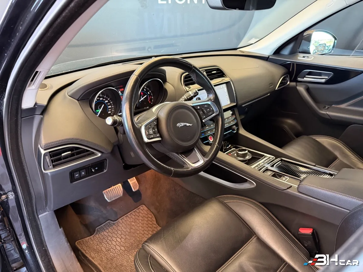 Jaguar F-pace - photo 13