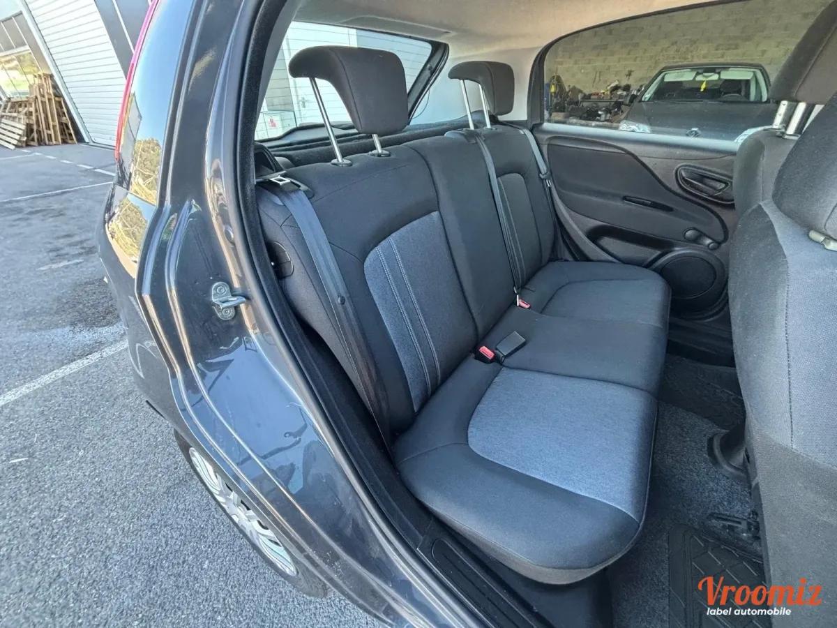 FIAT PUNTO 1.4 8v 78ch S&S Easy 5p - Distribution neuve - Garantie 12 Mois