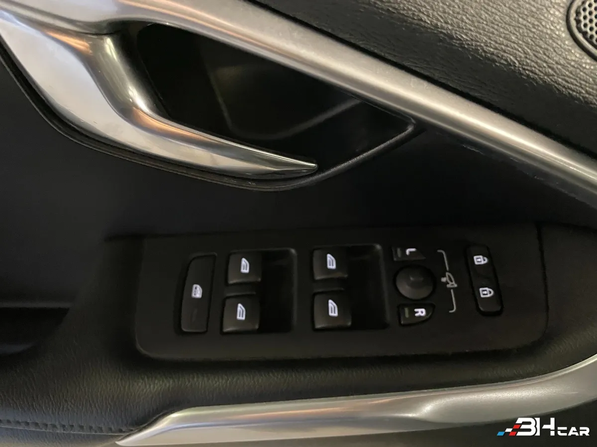 Volvo V40 - photo 11