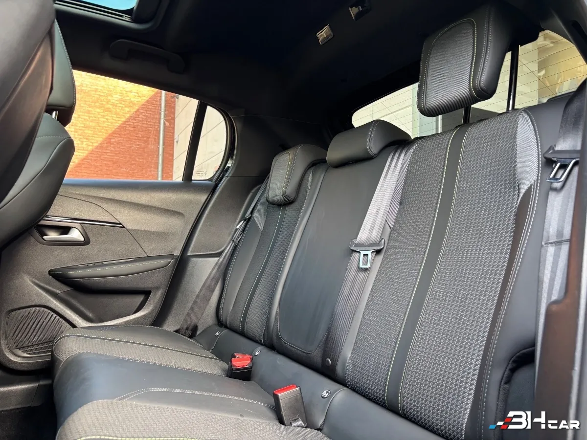 Peugeot 208 - photo 12