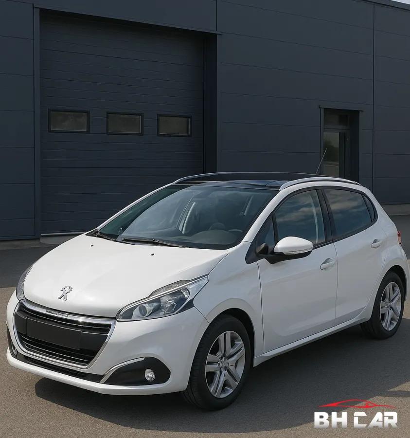 Image: Peugeot 208 1.2 Essence 82ch SIGNATURE S&S CARPLAY Distribution à jour
