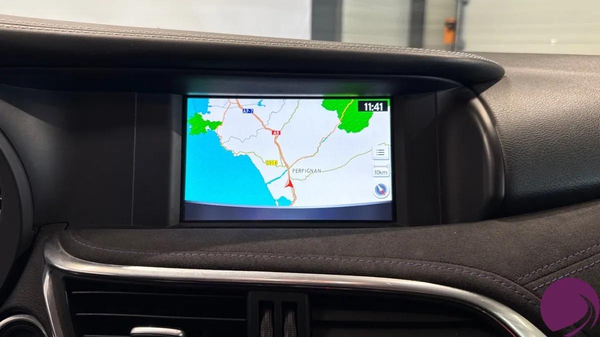 Infiniti Q30