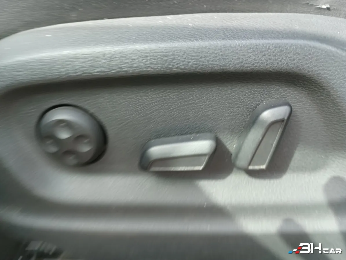 Volkswagen Tiguan - photo 24