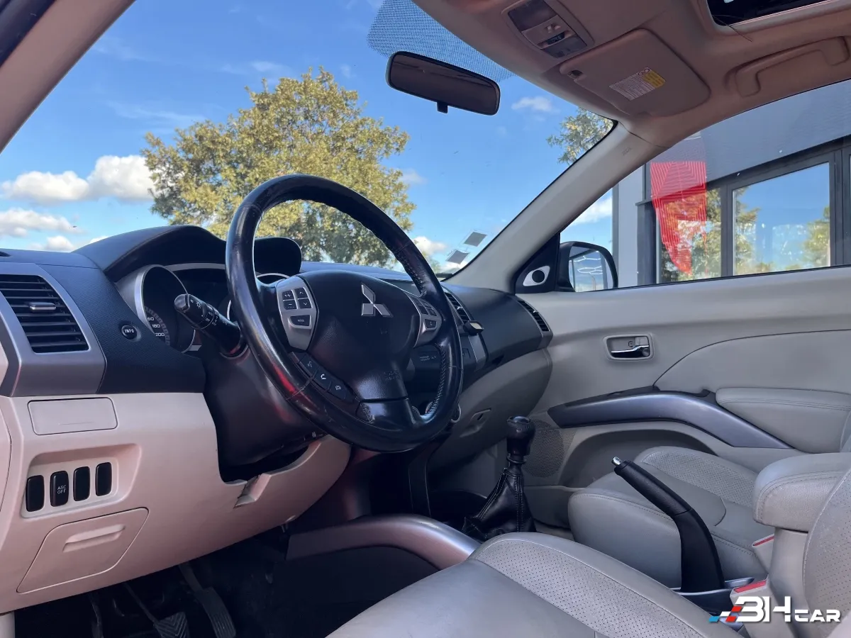 Mitsubishi Outlander - photo 6