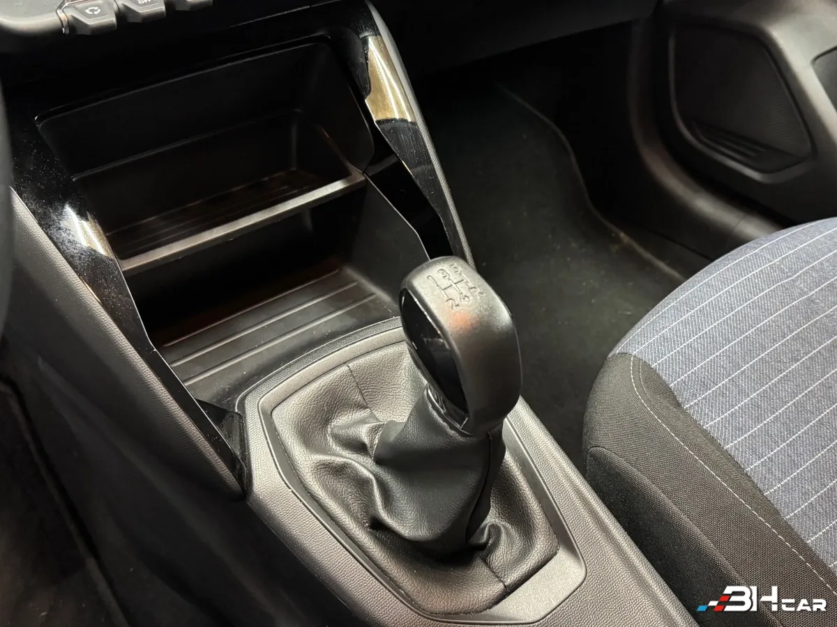Peugeot 208 - photo 12
