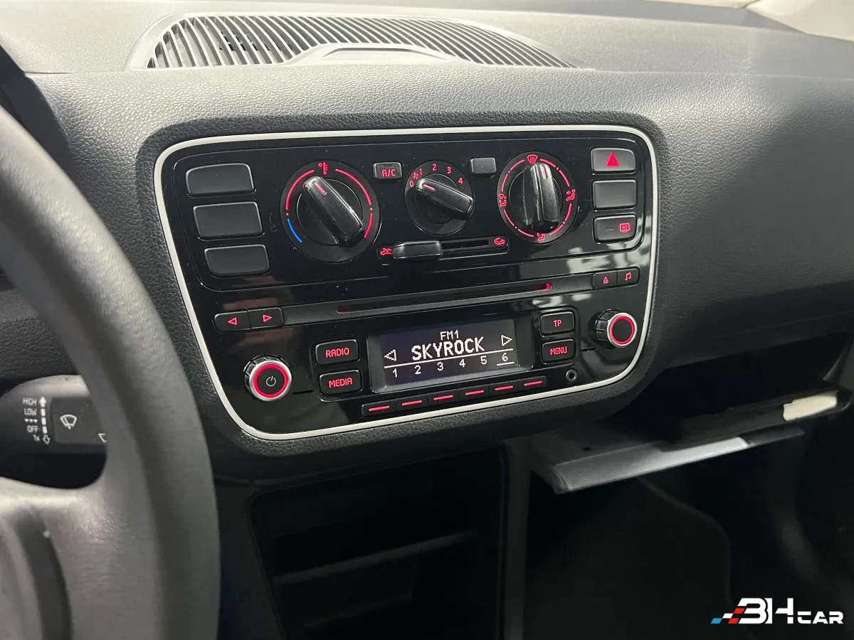 Volkswagen Up - photo 18