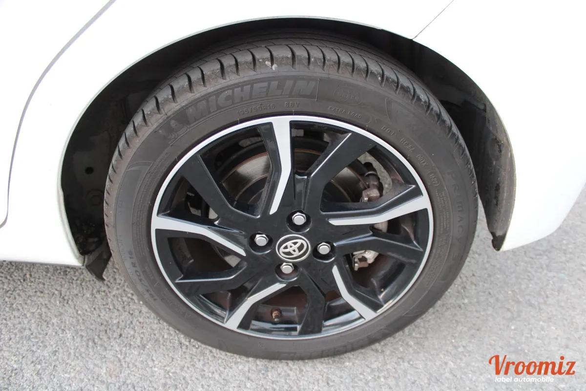 TOYOTA Yaris 3 phase 2 HSD 100h Design 5p