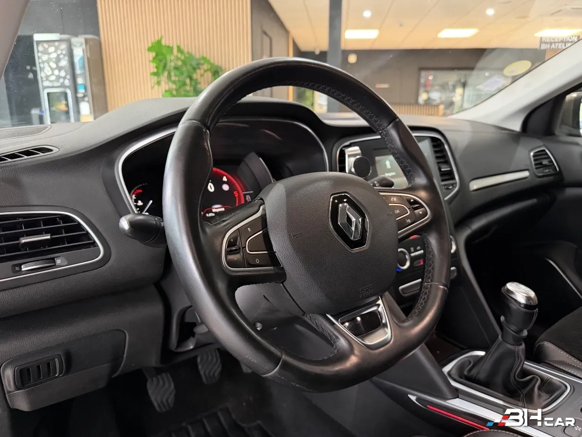 Renault Megane - photo 12