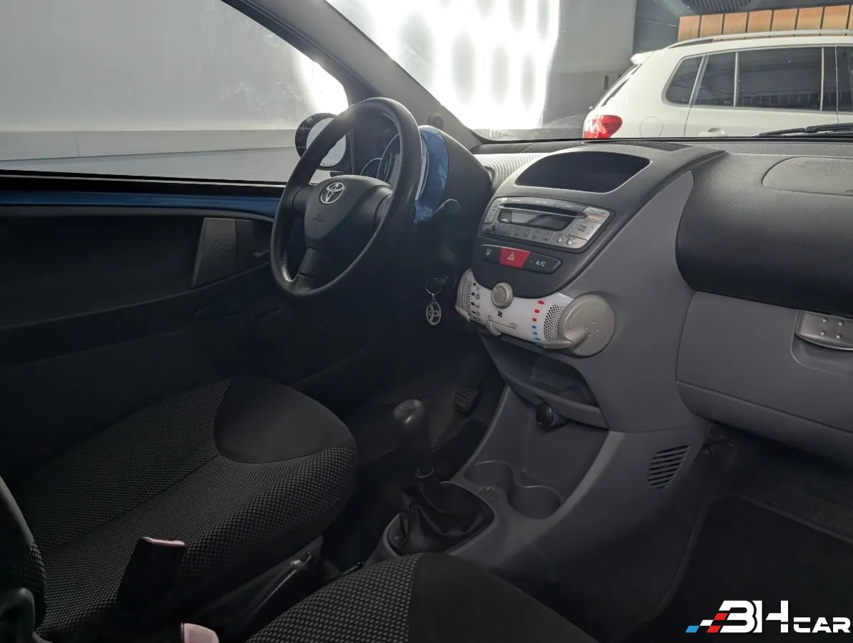 Toyota Aygo - photo 8