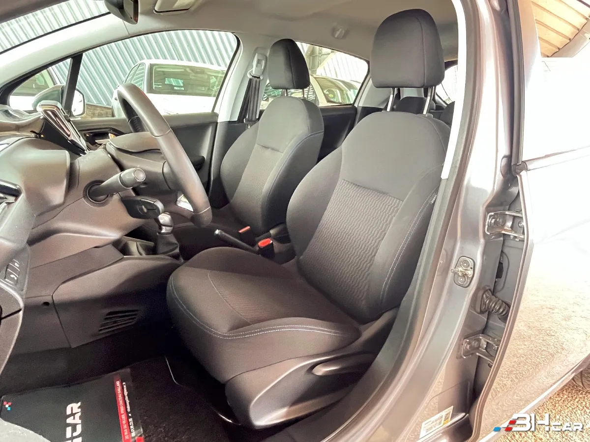Peugeot 208 - photo 12