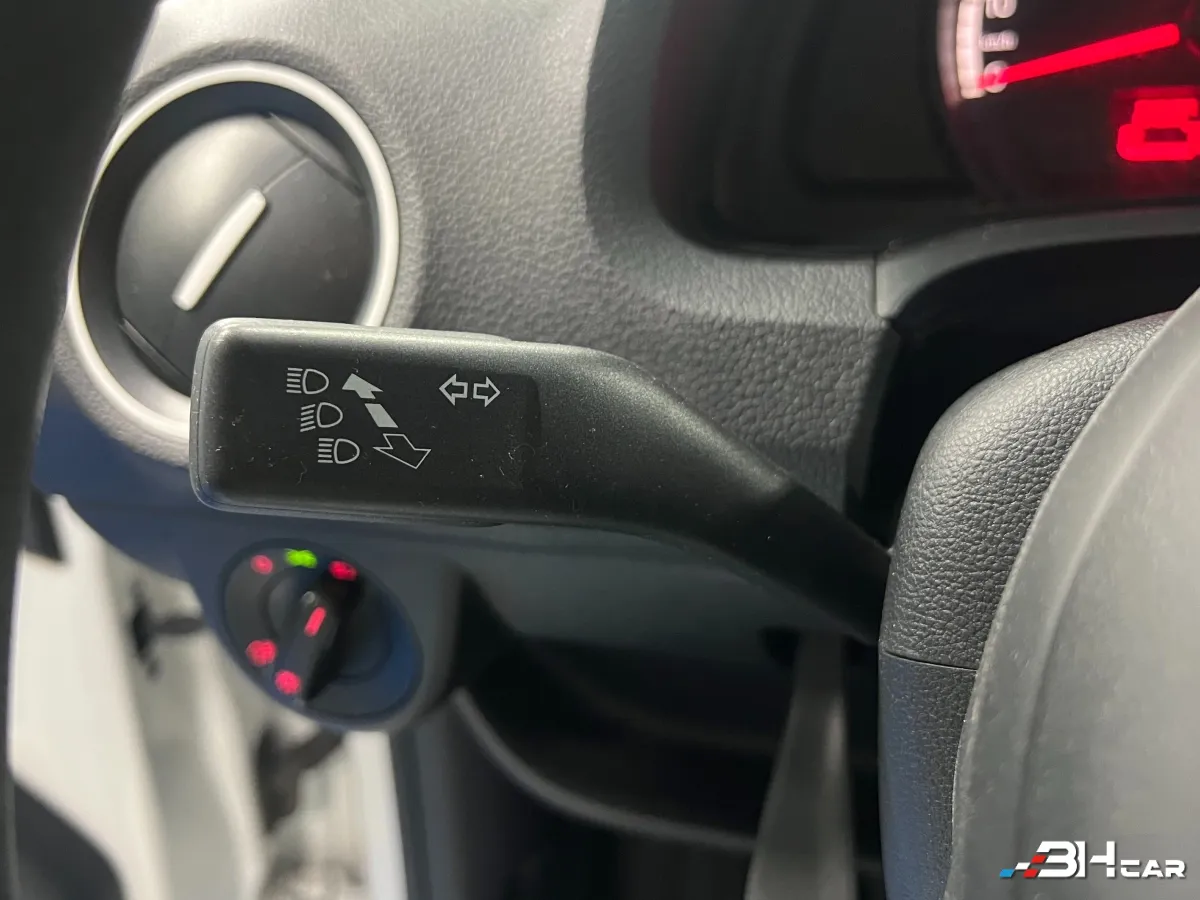 Volkswagen Up - photo 21