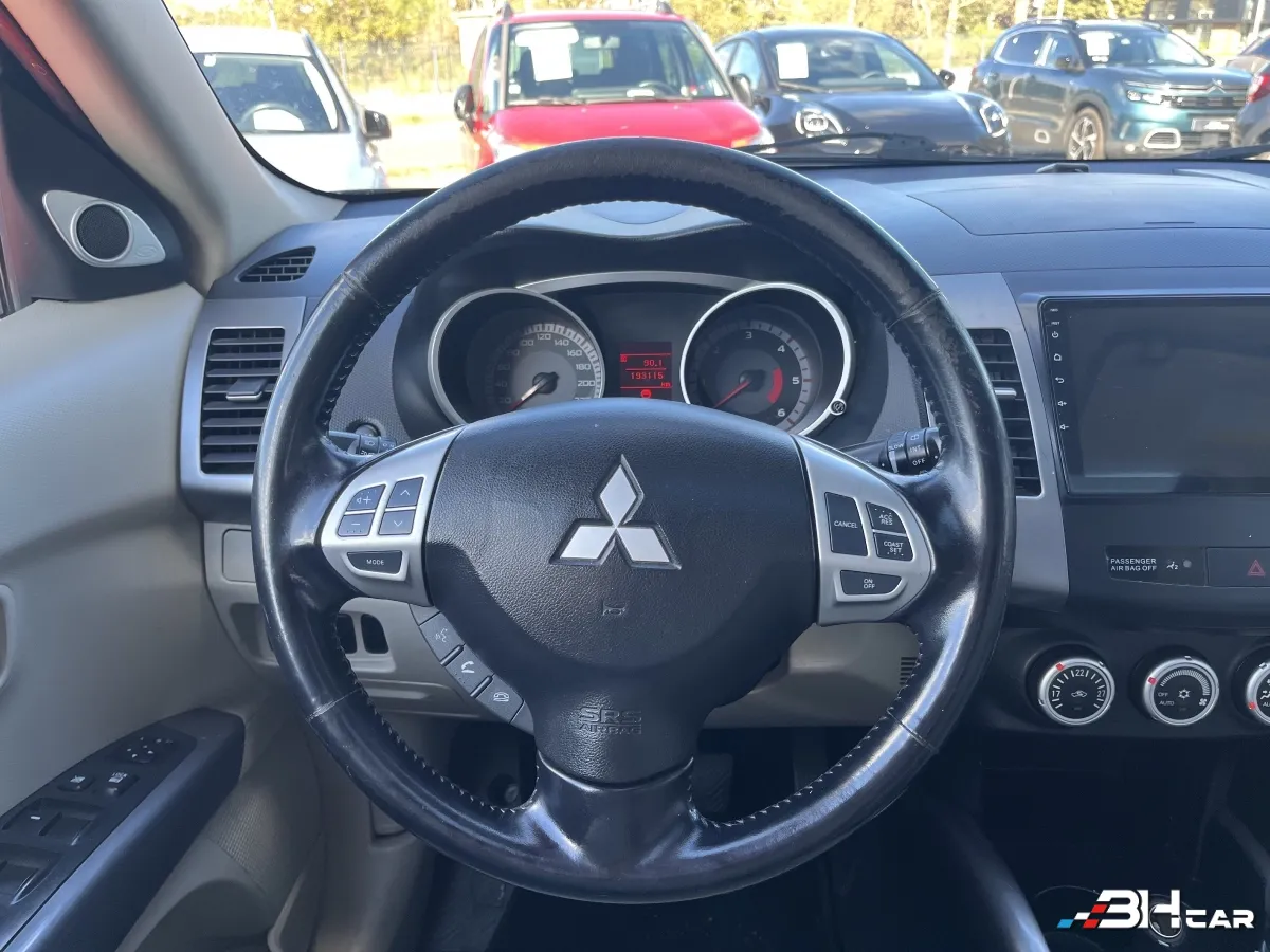 Mitsubishi Outlander - photo 9