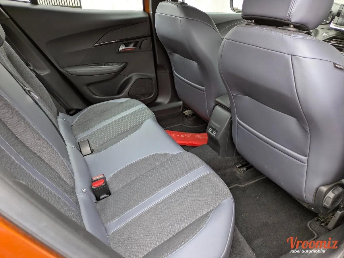 Peugeot 2008 GENERATION-I 1.5 BLUEHDI 100 ALLURE