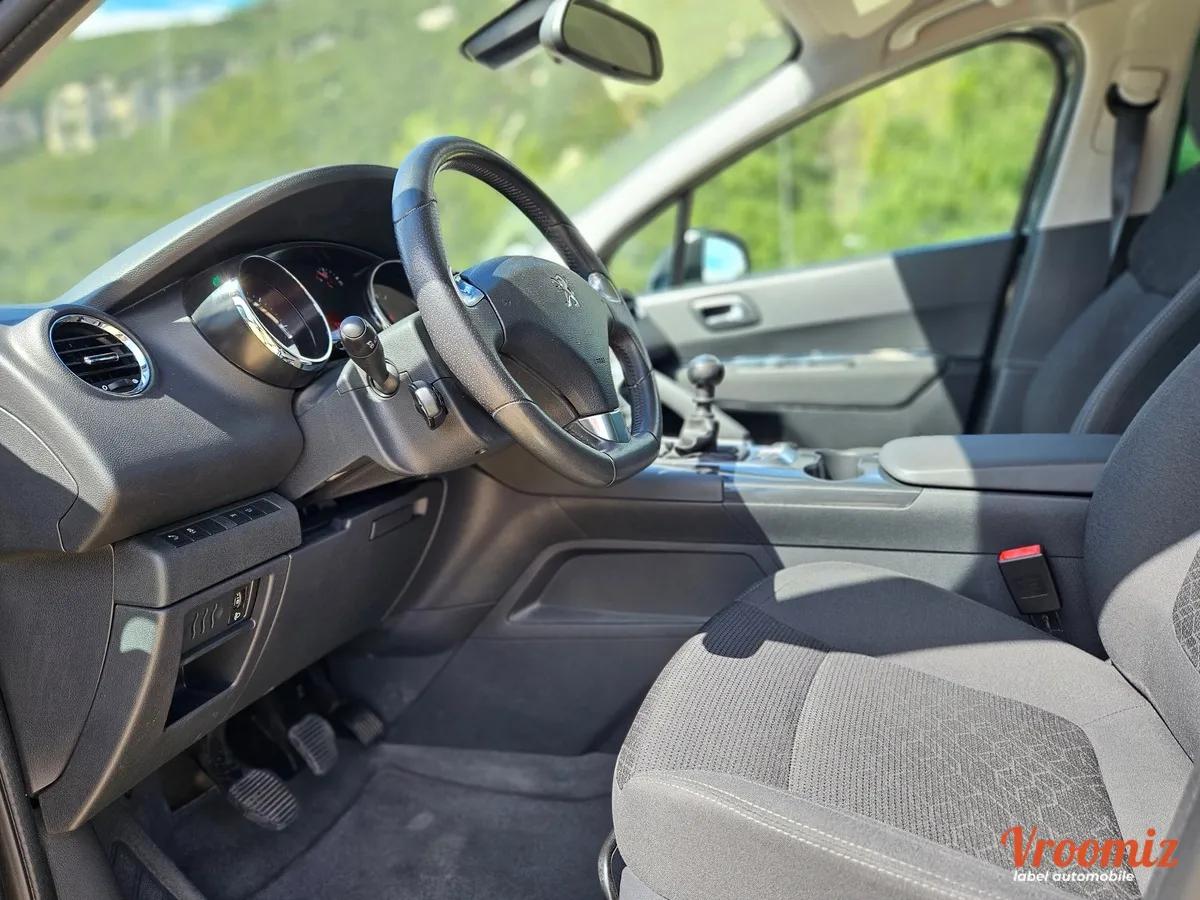 Peugeot 3008 GENERATION-I 1.6 HDI 115 STYLE