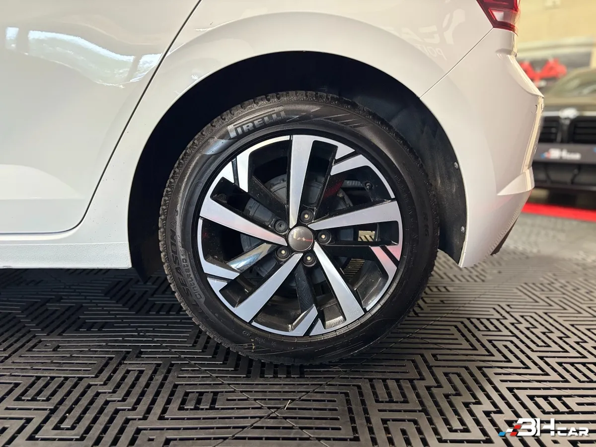 Volkswagen Polo - photo 24