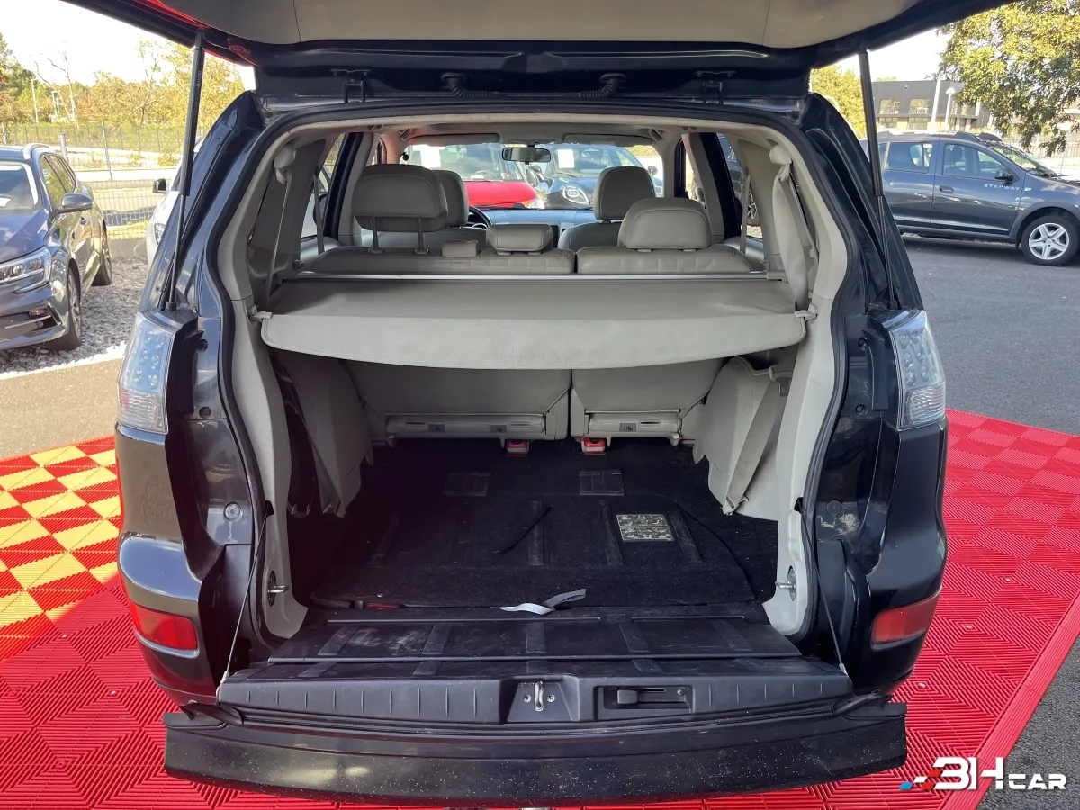 Mitsubishi Outlander - photo 18