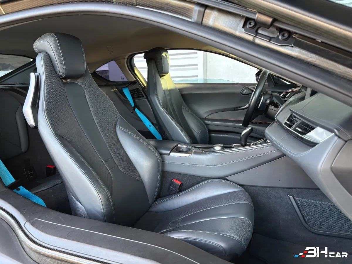 Bmw I8 - photo 10