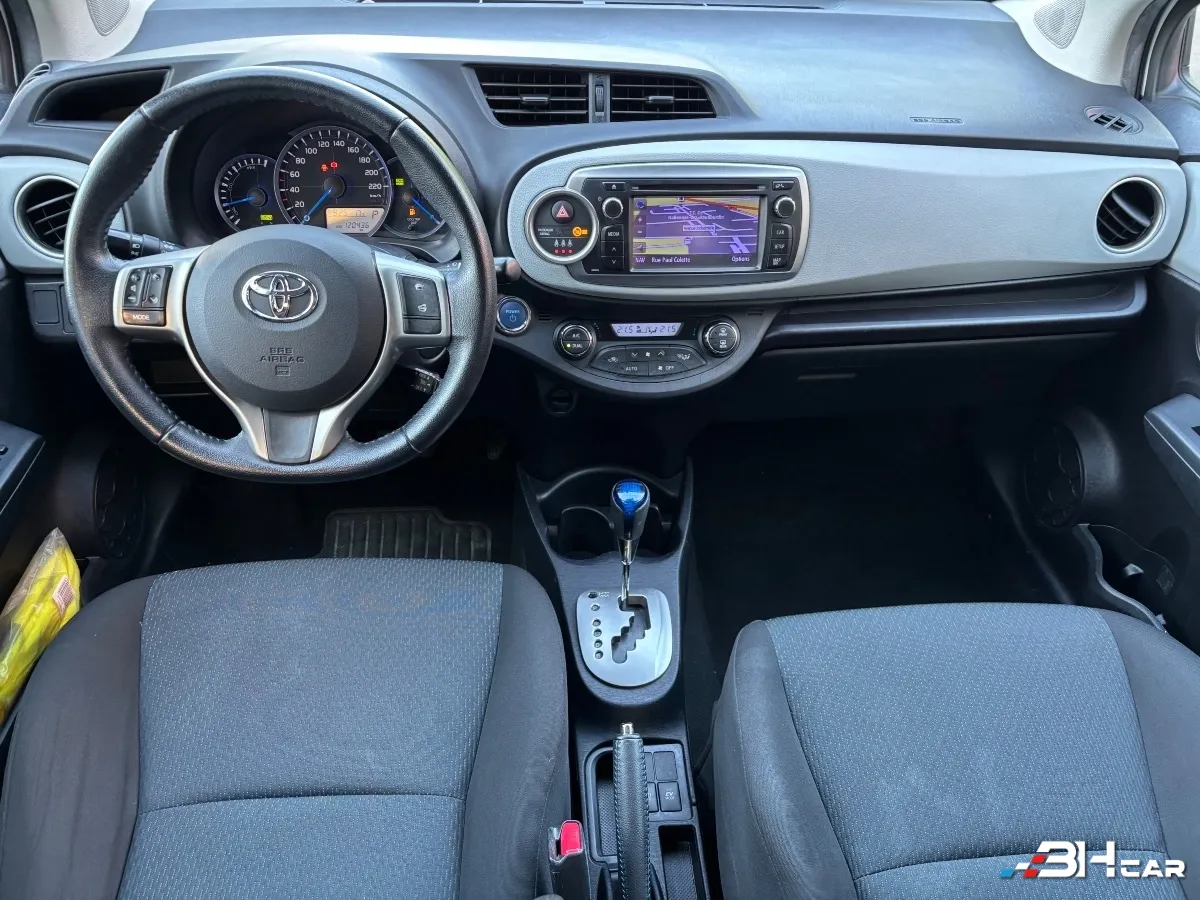 Toyota Yaris - photo 8