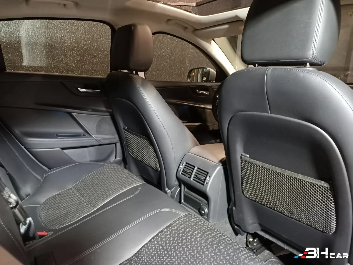 Jaguar Xe - photo 17