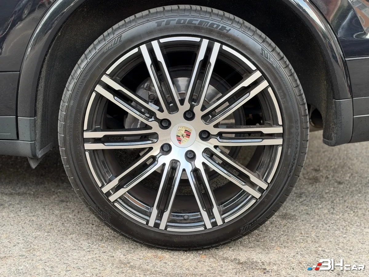 Porsche Cayenne - photo 27