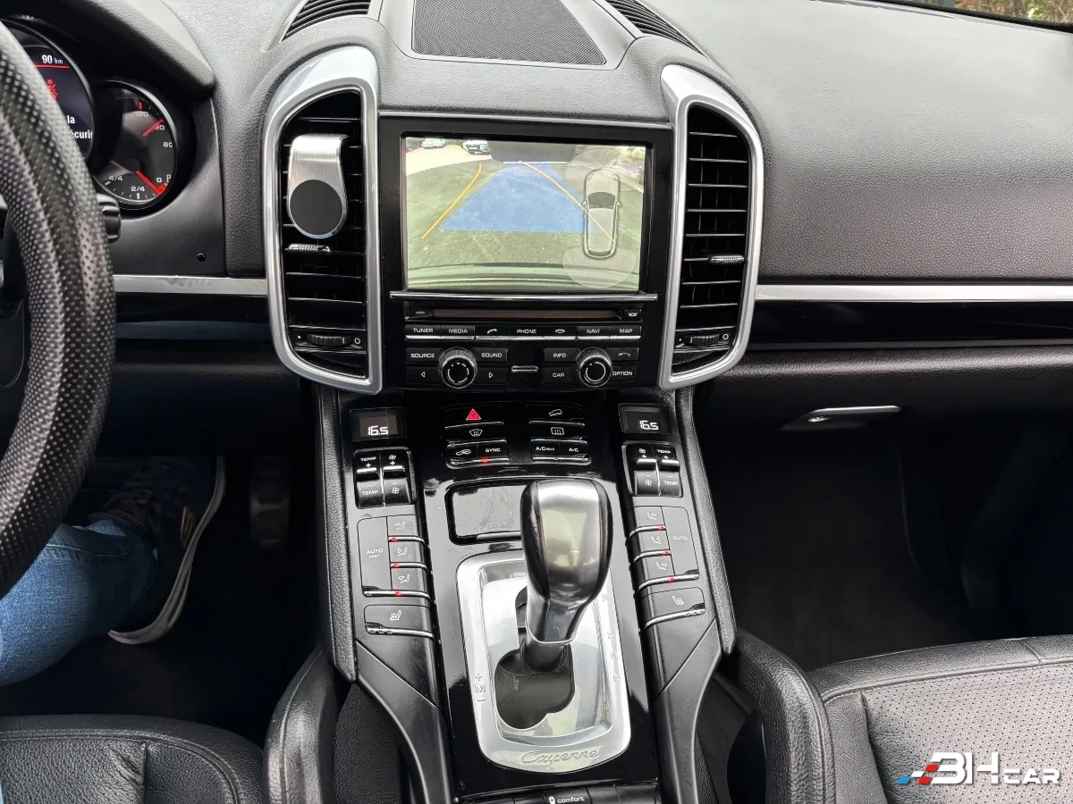 Porsche Cayenne - photo 24
