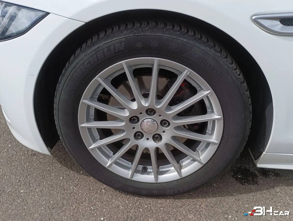 Jaguar Xe - photo 10