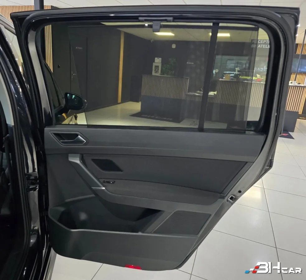 Volkswagen Touran - photo 24