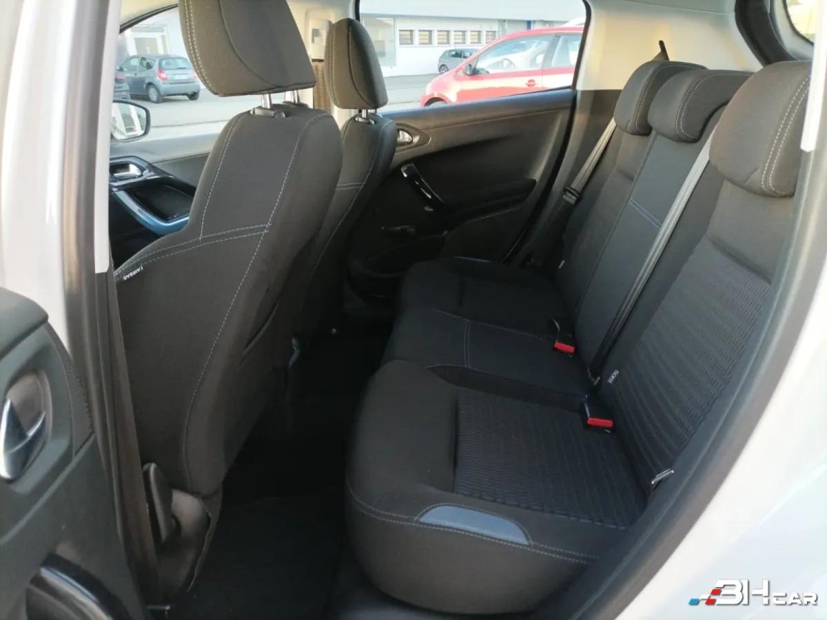 Aperçu indisponible de Peugeot 208