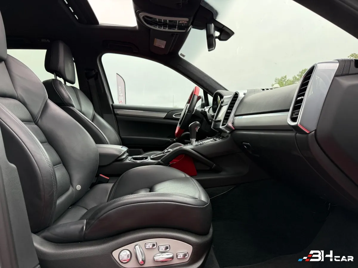 Porsche Cayenne - photo 14