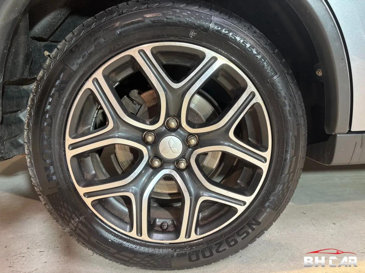 Aperçu indisponible de Mitsubishi Outlander