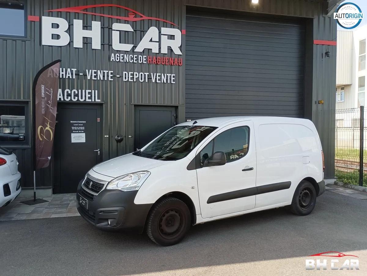 Image: Peugeot Partner 1.6 HDI 100CV Pack navigation caméra régulateur clim attelage Bluetooth