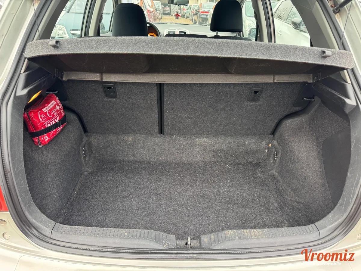 TOYOTA AURIS 1.6i SOL BVA