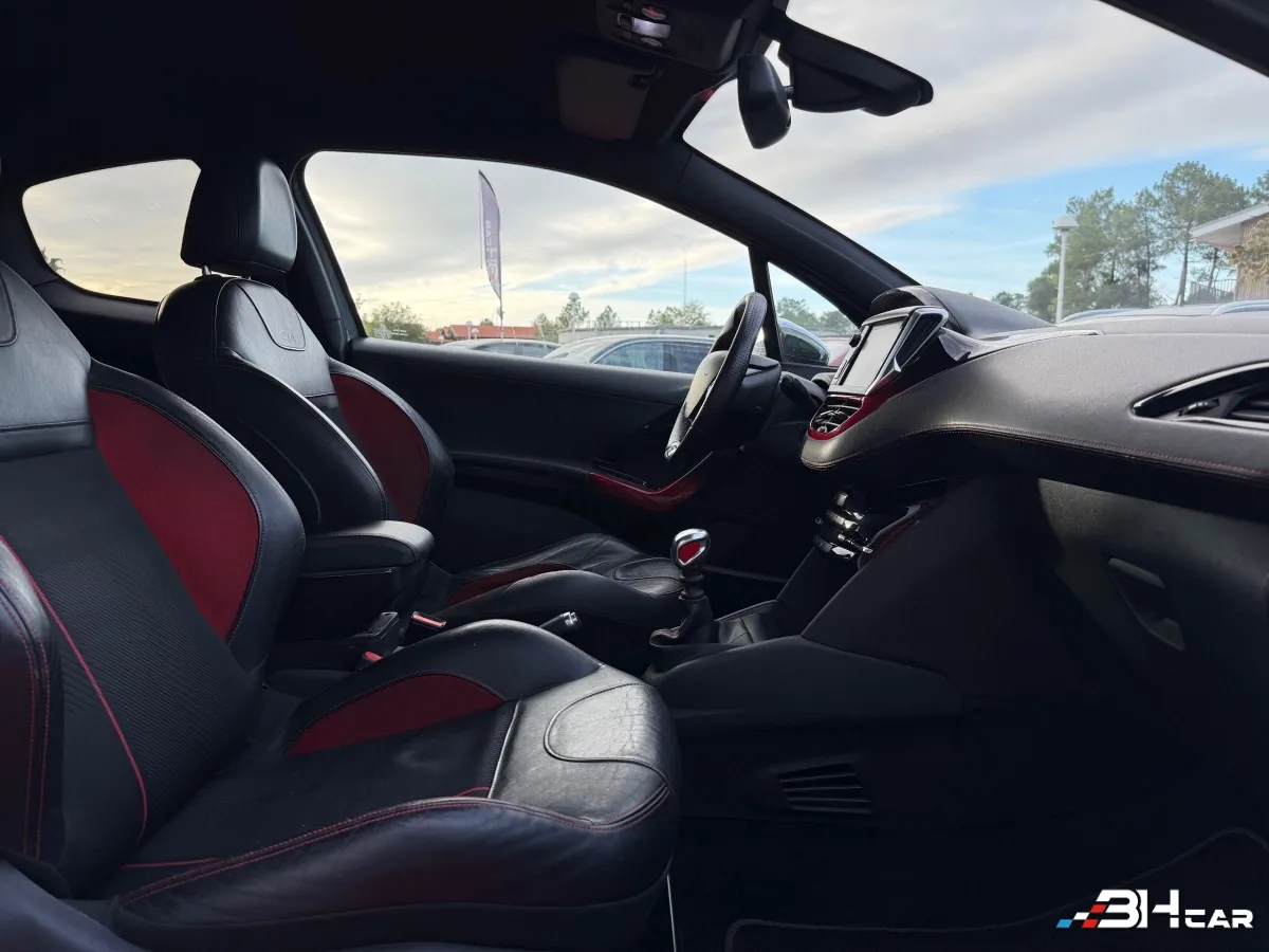Peugeot 208 - photo 10