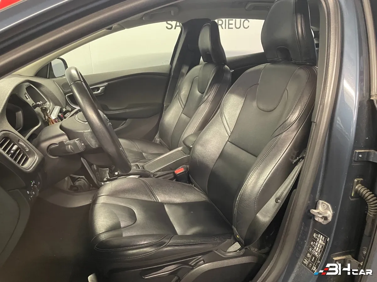 Volvo V40 - photo 9