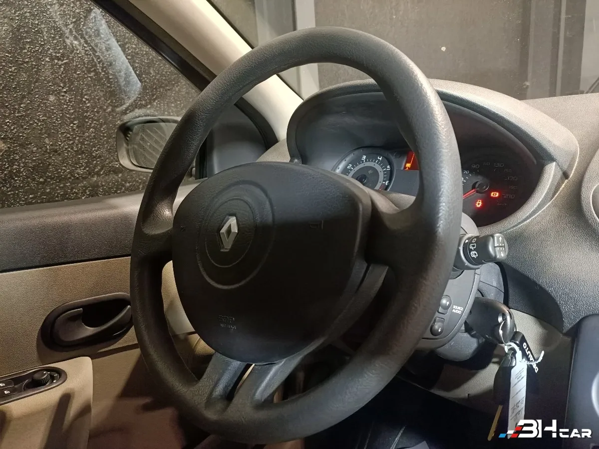 Renault Clio - photo 12