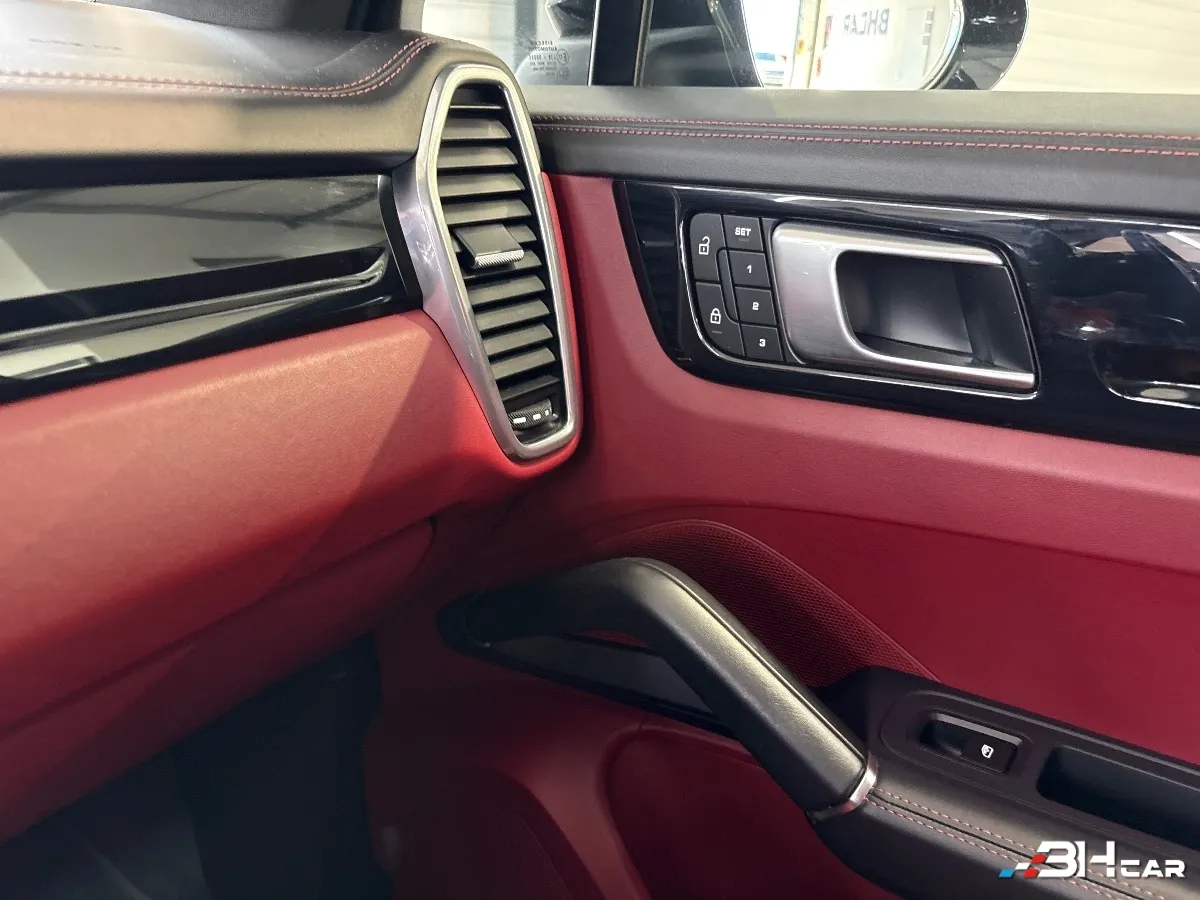 Porsche Cayenne - photo 15