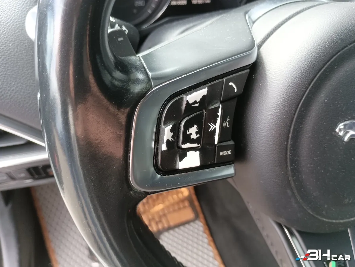 Jaguar Xe - photo 23