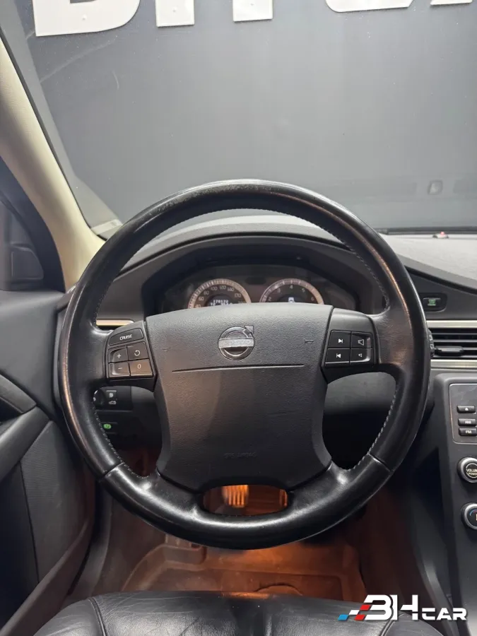 Volvo V70 - photo 16