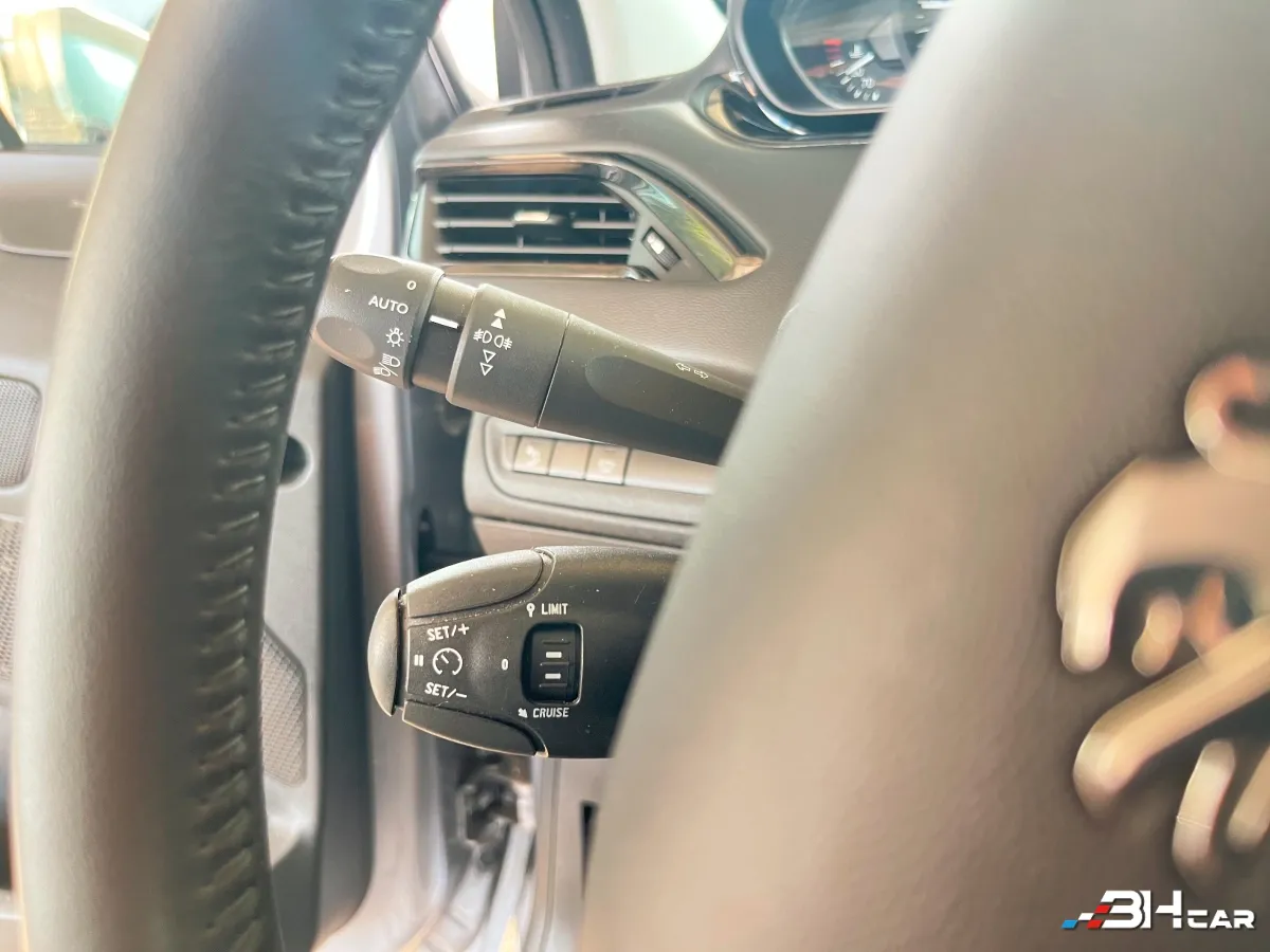 Peugeot 208 - photo 22