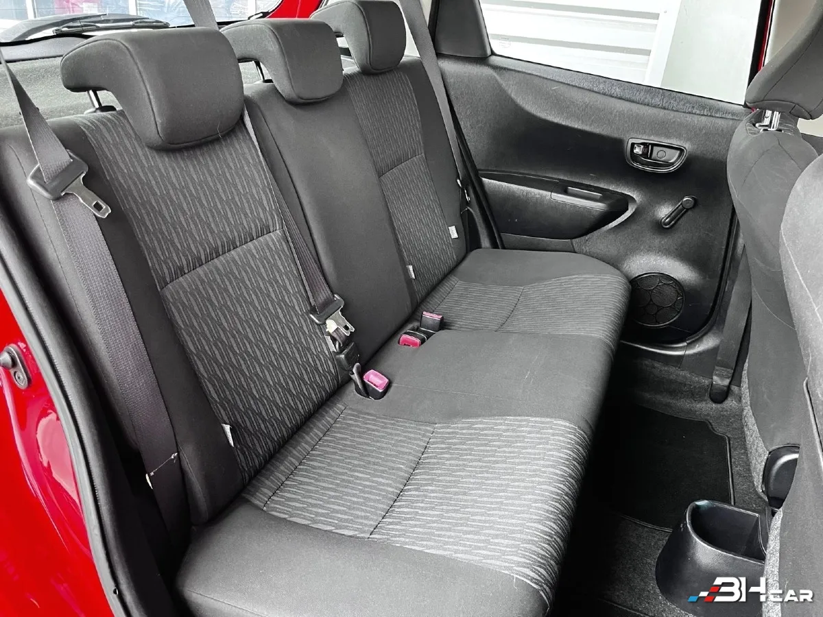 Toyota Yaris - photo 10