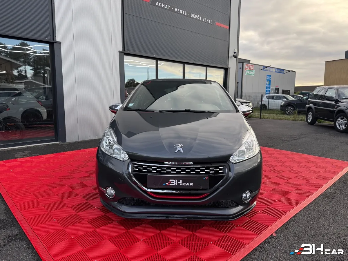 Peugeot 208 - photo 2