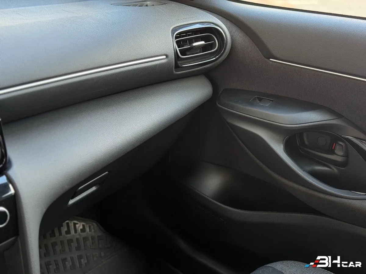 Toyota Yaris - photo 14