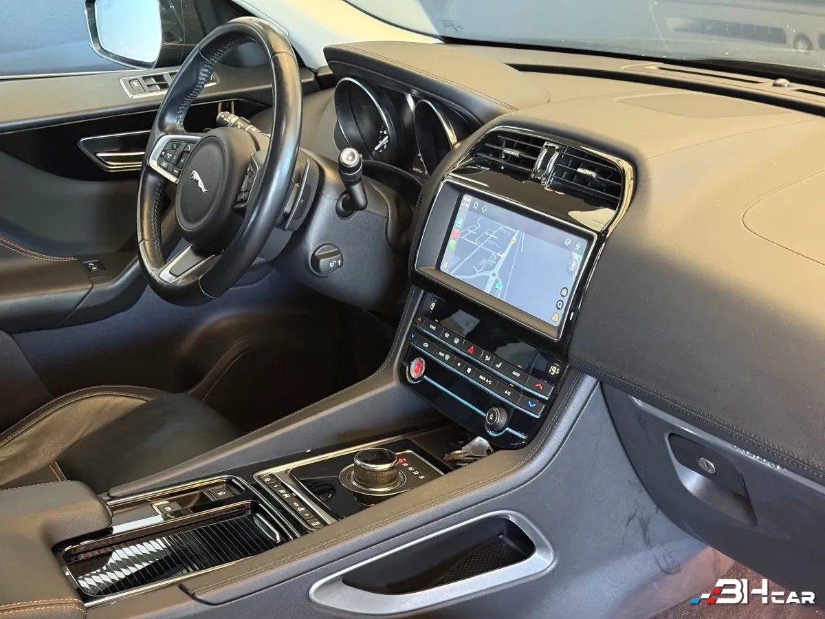 Jaguar F-pace - photo 6