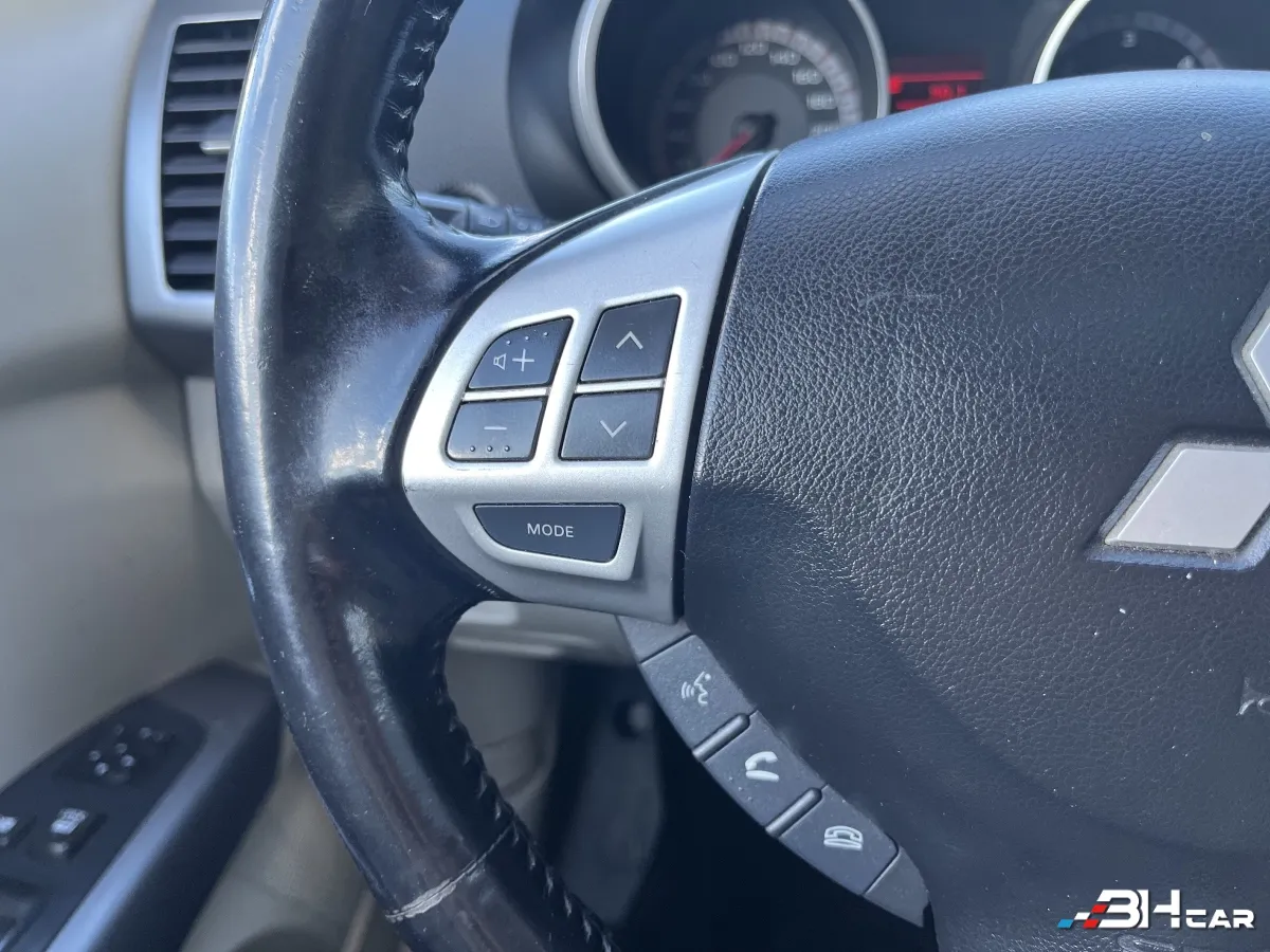 Mitsubishi Outlander - photo 14