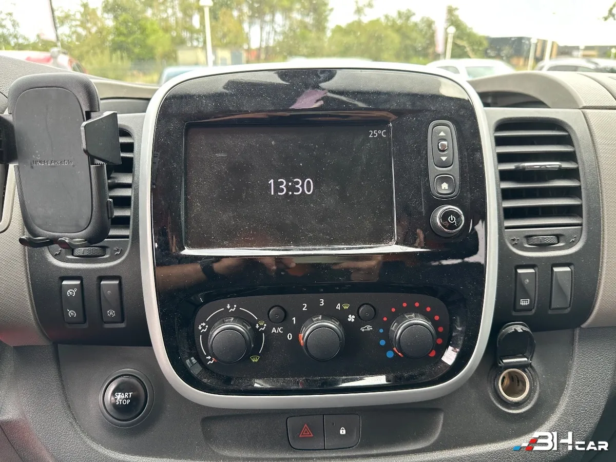Renault Trafic - photo 13